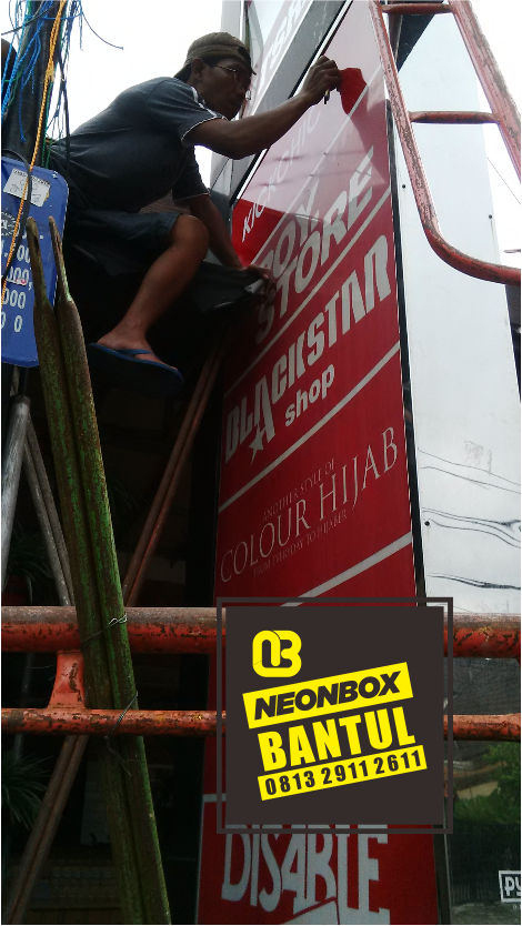 Neon Box distro murah di Bantul